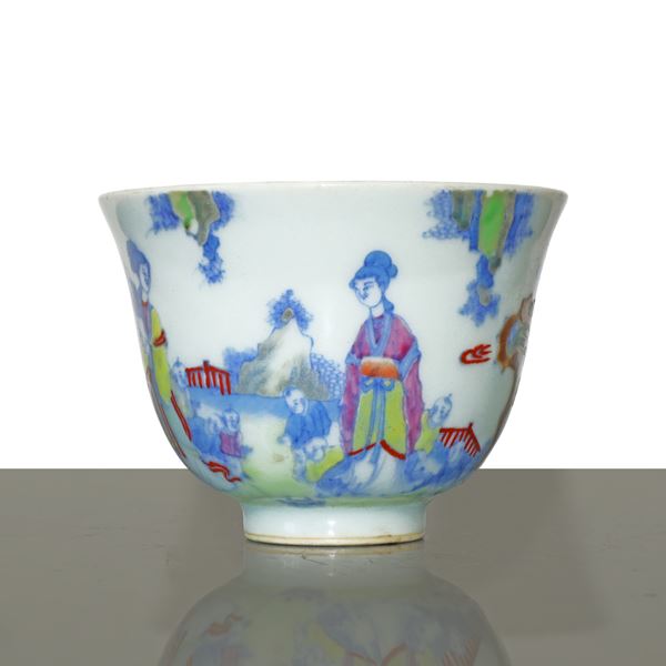 Small polychrome Chinese porcelain bowl with a historiated motif