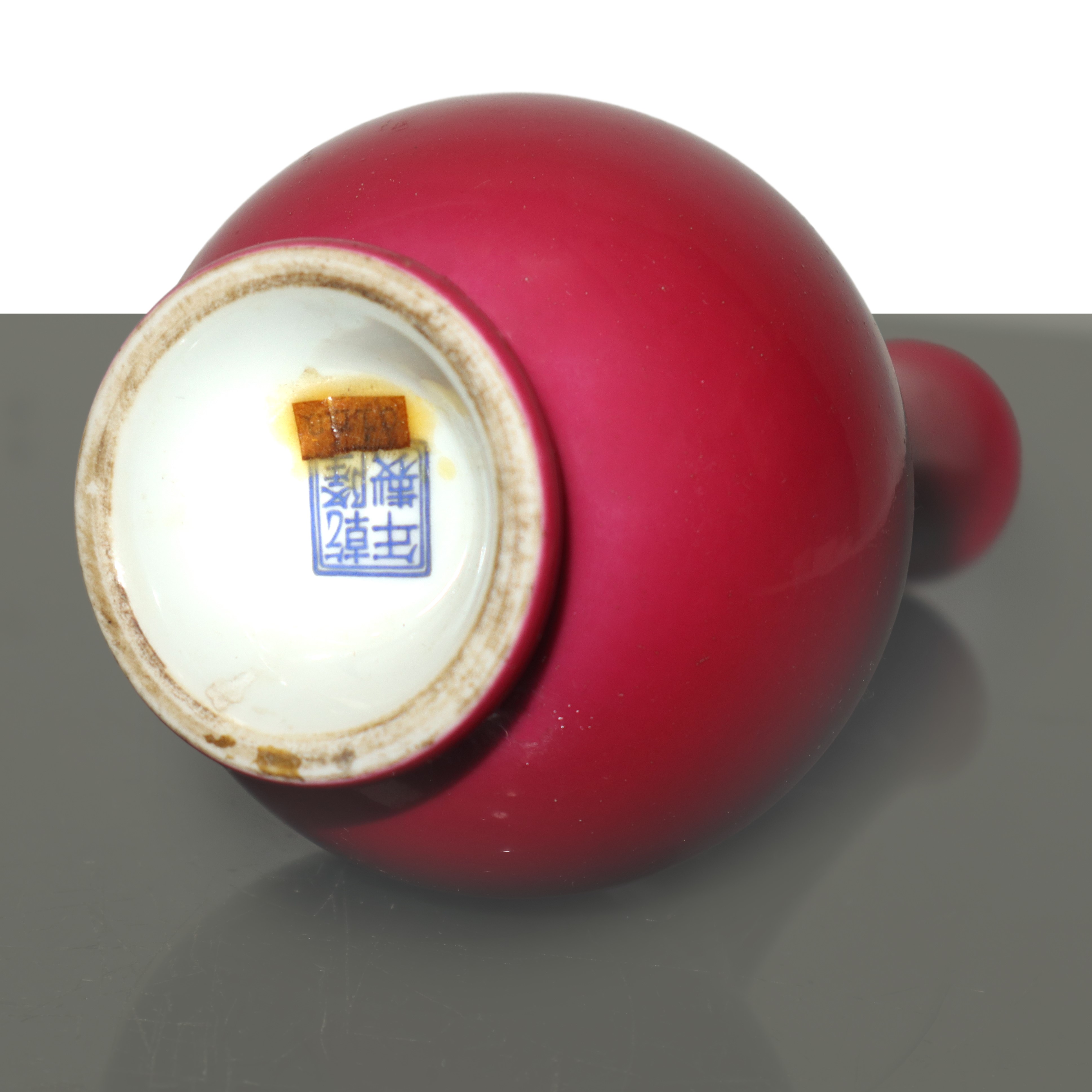 Piccolo vaso in smalto rosso