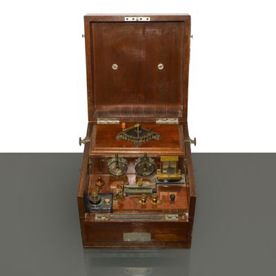 Galvanometro medicale, h 22 cm x 25 cm x 23 cm