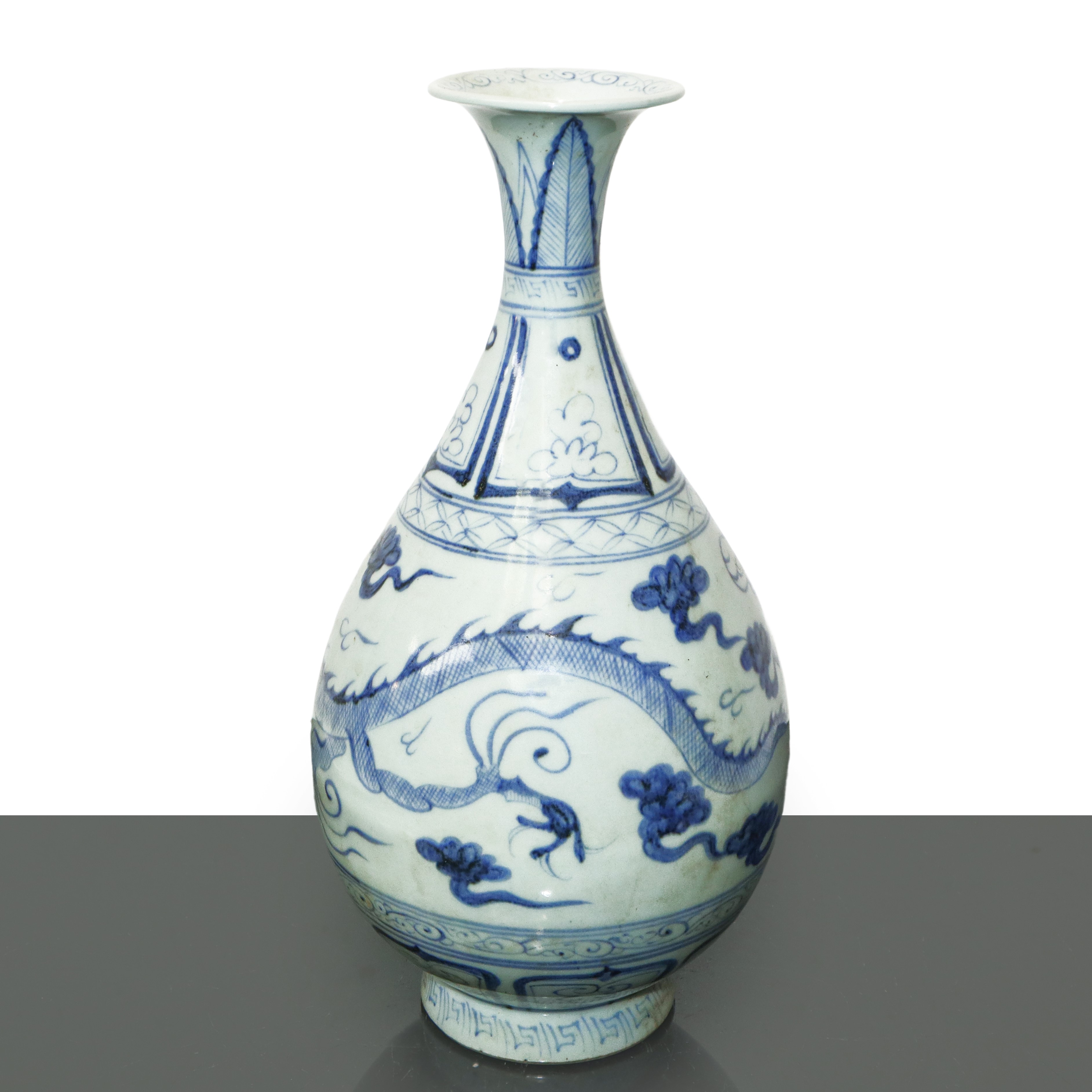 Vaso cinese smaltato bianco e blu con dragone e decori