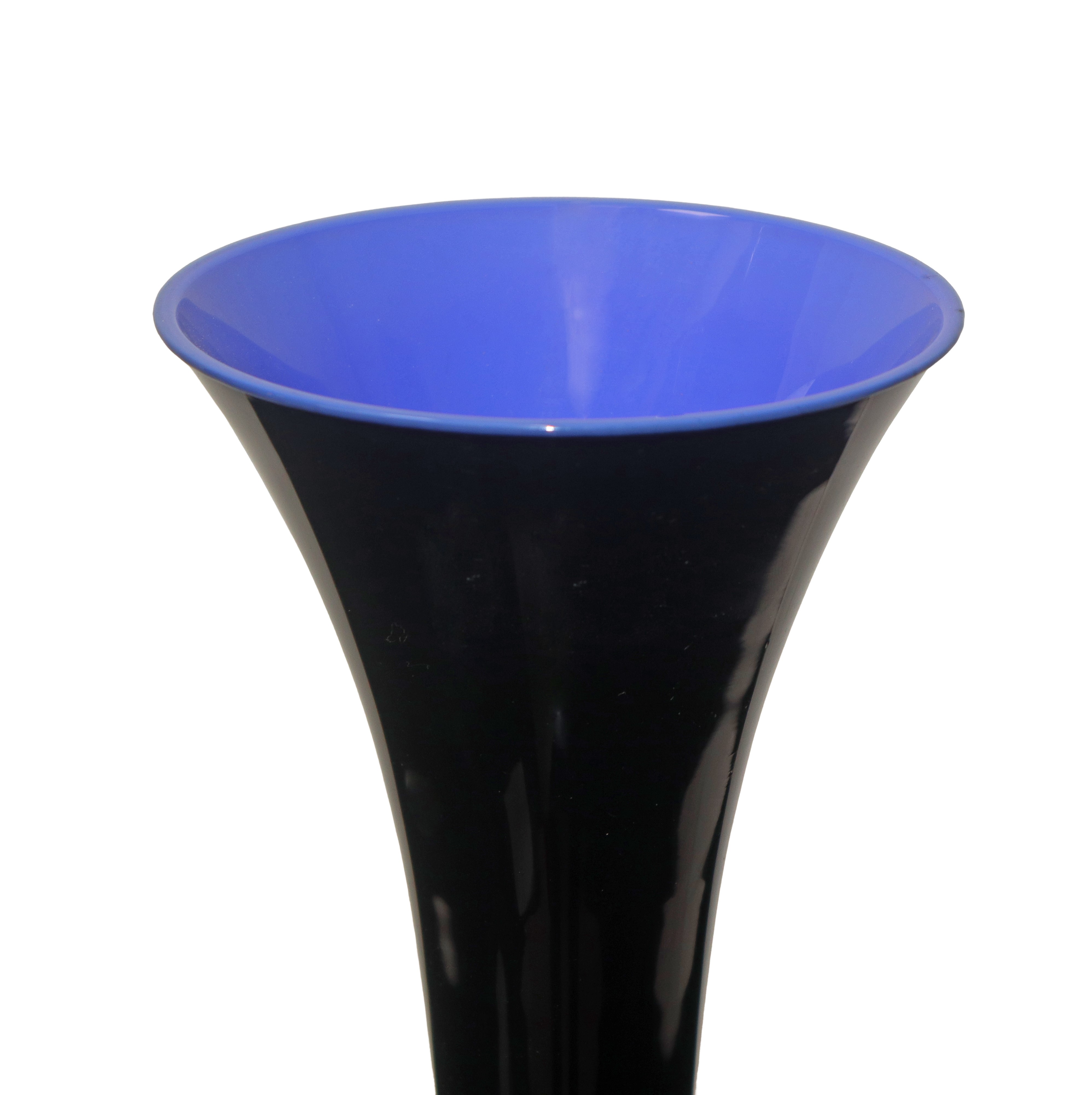 Vaso in vetro incamiciato nero con interno azzurro, H 32 cm