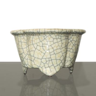Vaso Cinese Quadrilobato con Lavorazione in Stile Ge