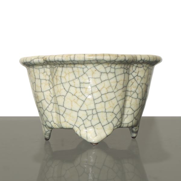 Vaso cinese quadrilobato con lavorazione in stile Ge