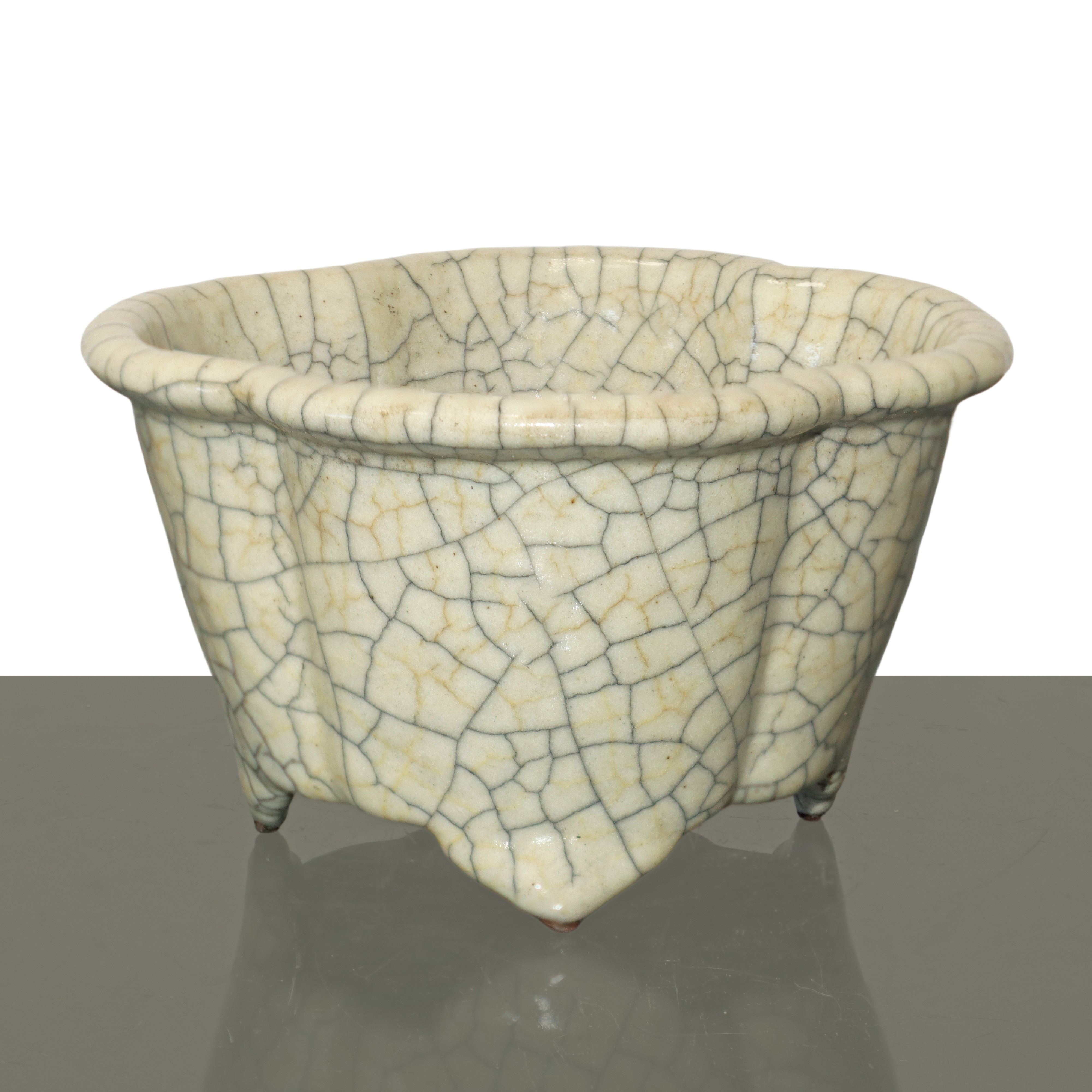 Vaso Cinese Quadrilobato con Lavorazione in Stile Ge
