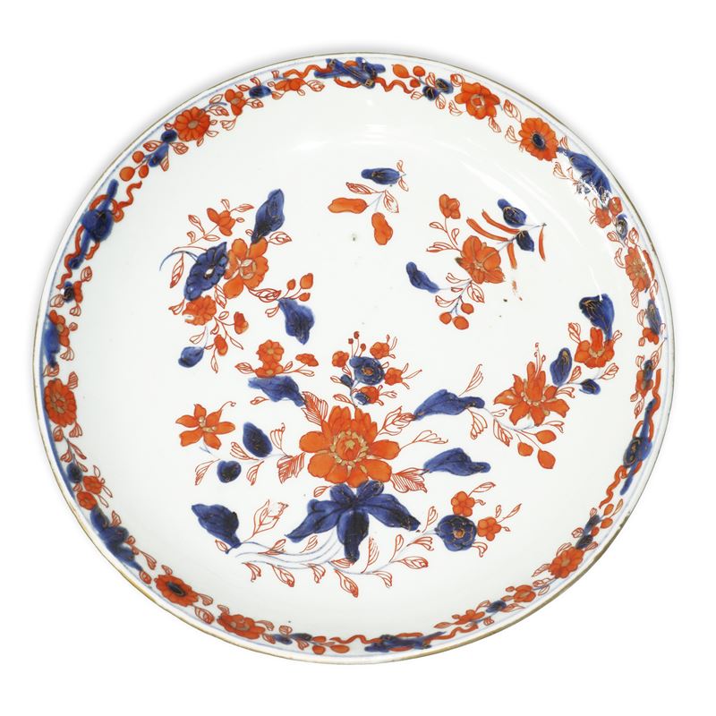 Piatto cinese, decorazioni floreali in stile Imari (Kangxi, dinastia Qing), diametro 22 cm