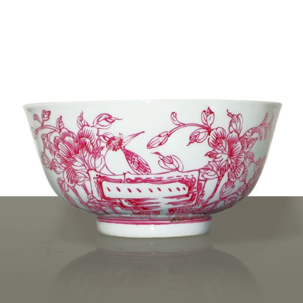 Chinese porcelain bowl with magenta floral decorations