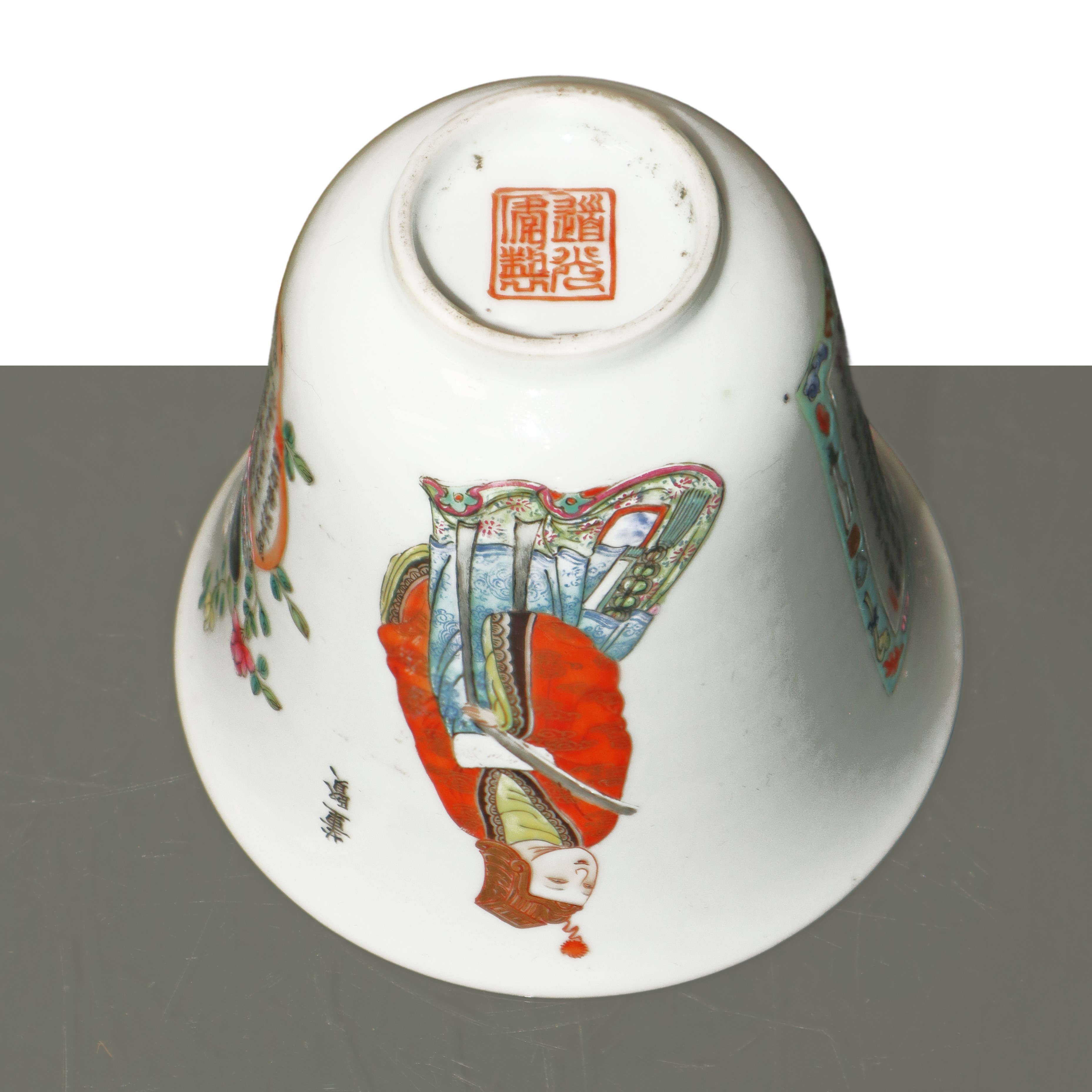 Tazza in Porcellana Cinese in Stile Famiglia Rosa con Figure Tradizionali ed Iscrizioni Poetiche