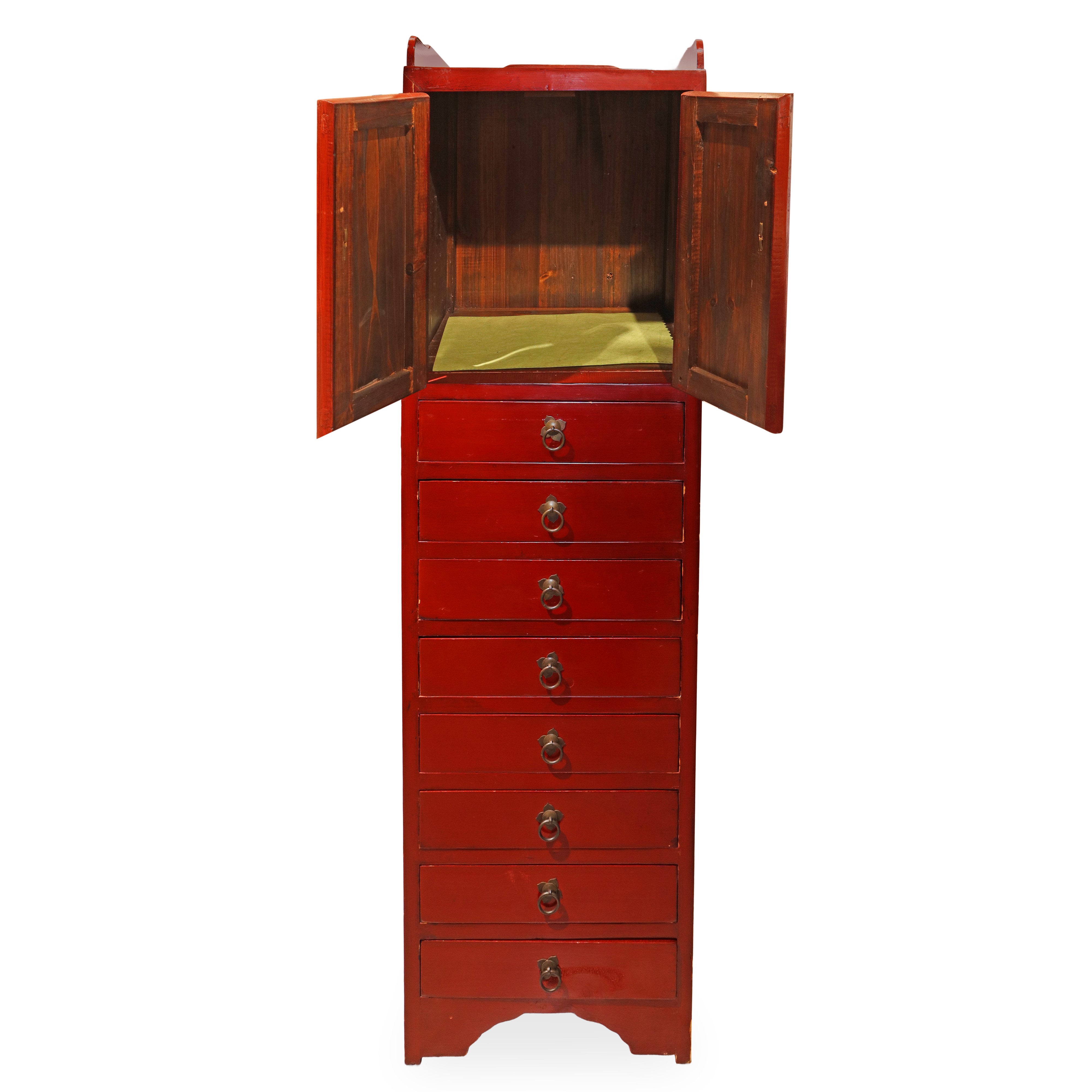 Cabinet laccato rosso con otto cassetti