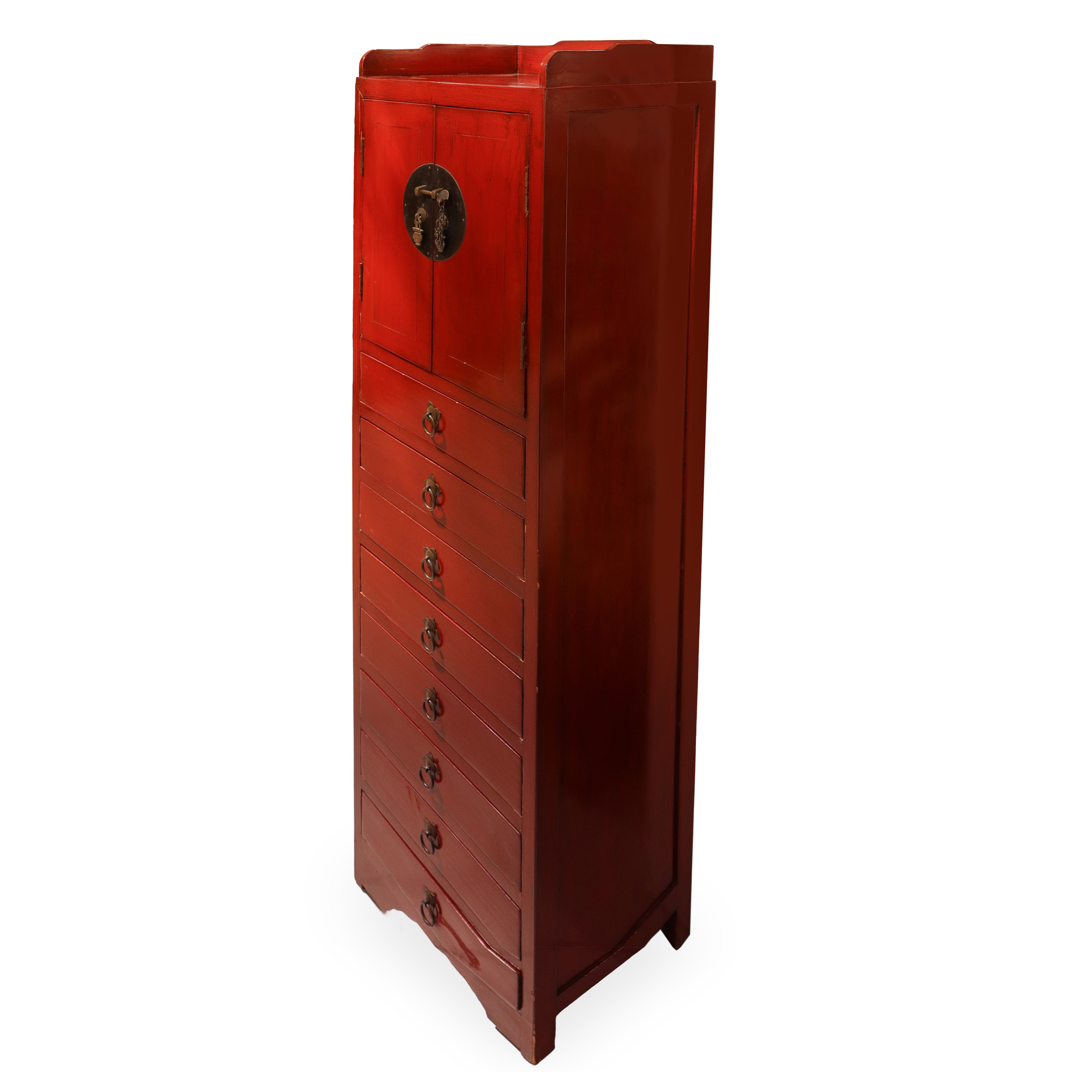 Cabinet laccato rosso con otto cassetti