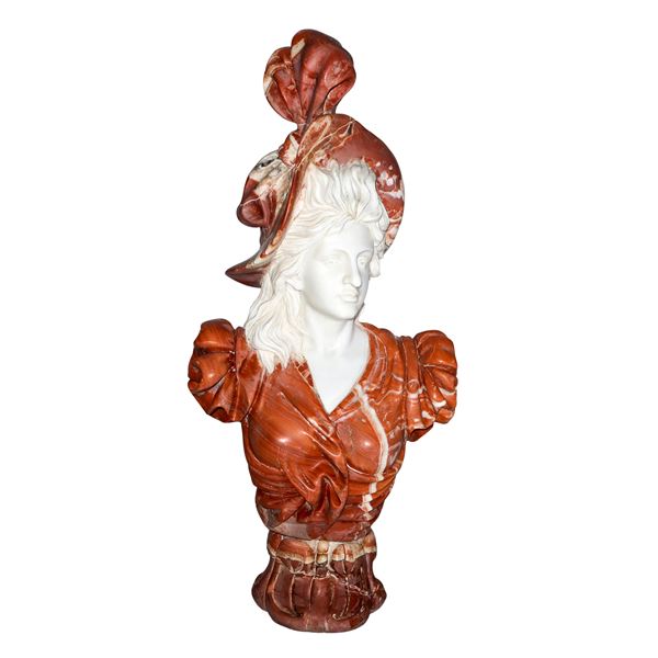 Mezzobusto in marmo di dama con cappello