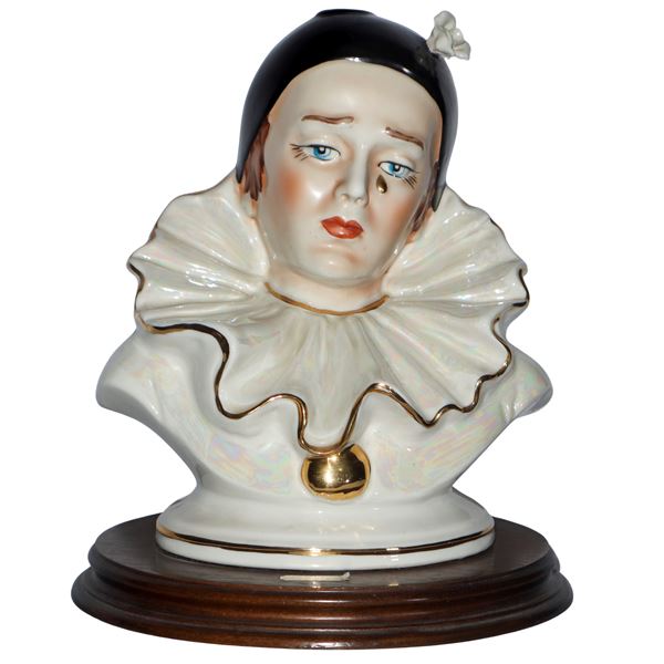 Mezzobusto di Pierrot su base ovale in legno