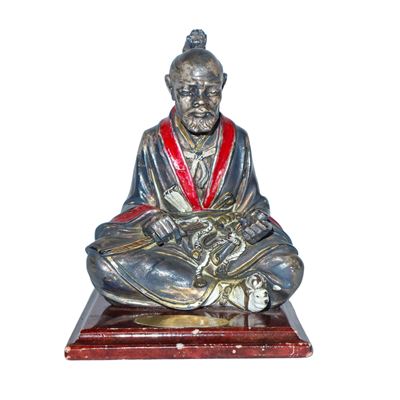 Statuetta di Anziano Samurai su Base in Marmo Rosso