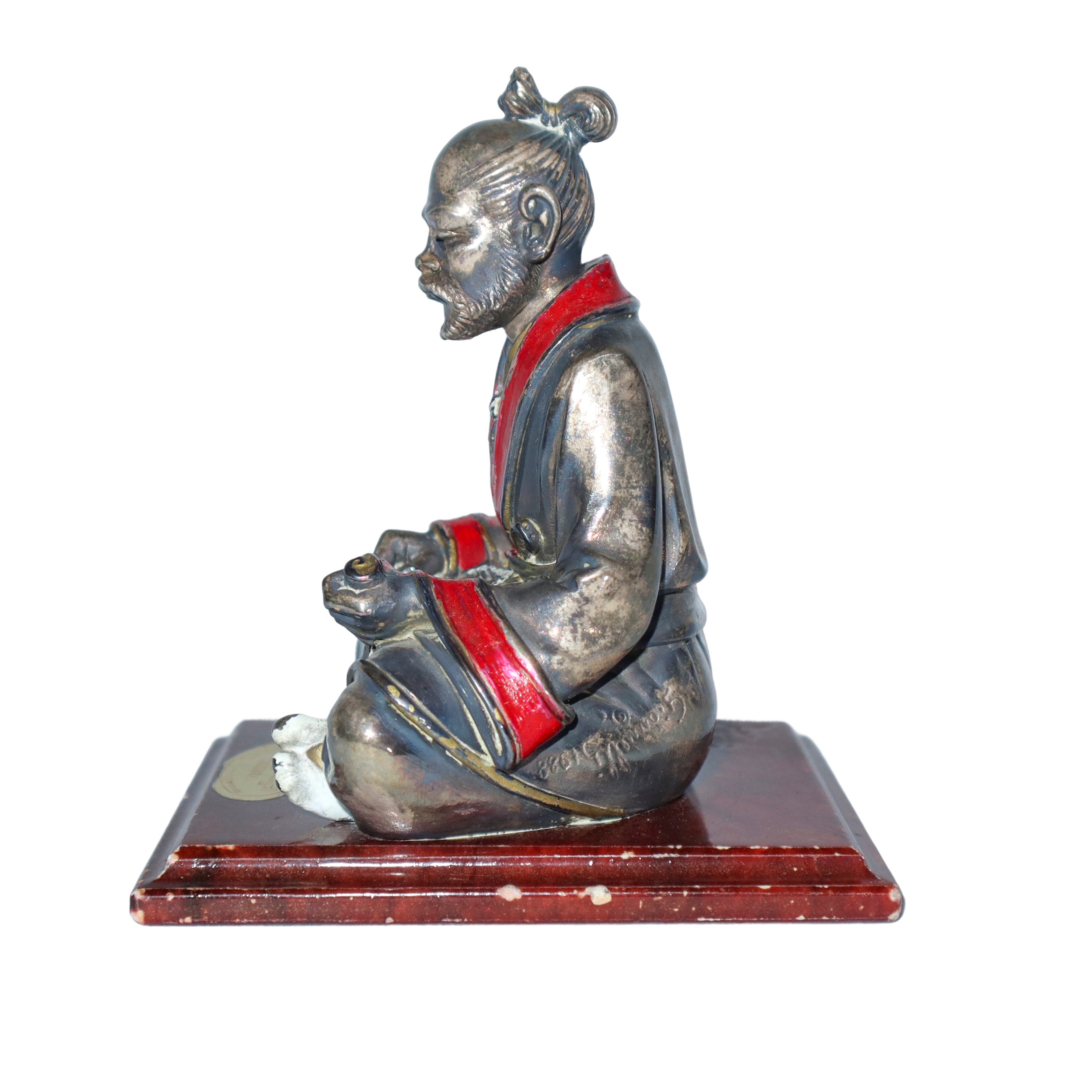 Statuetta di Anziano Samurai su Base in Marmo Rosso