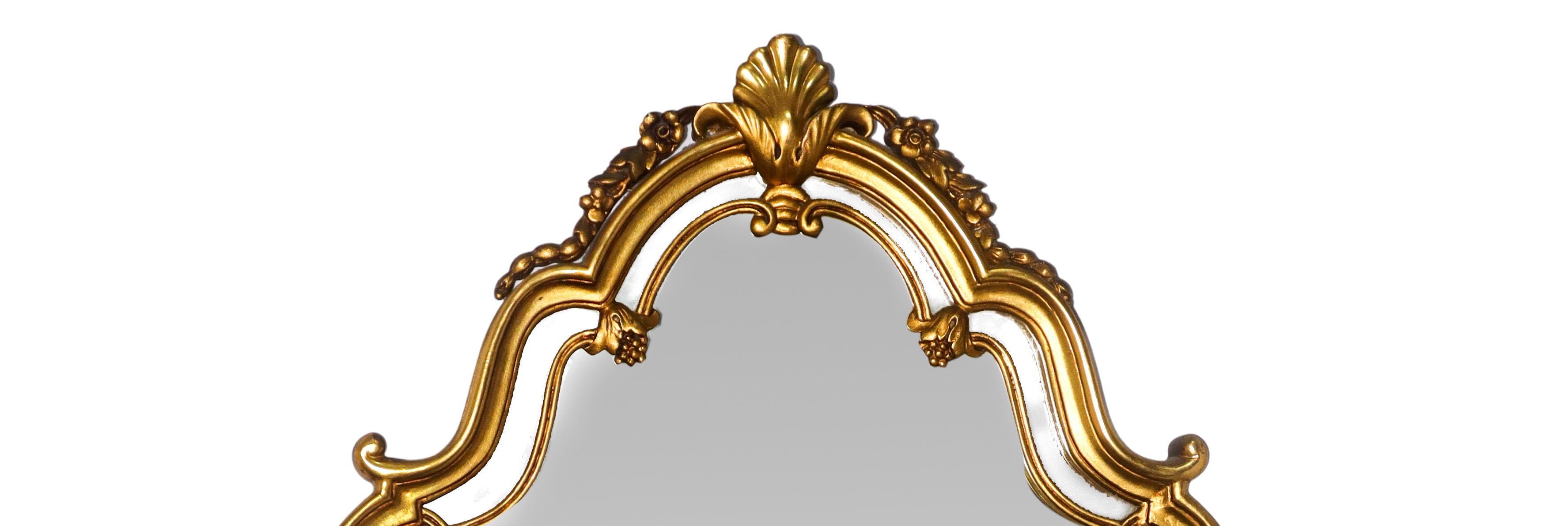 Specchiera sagomata in stile Rococò entro cornice con decori floreali