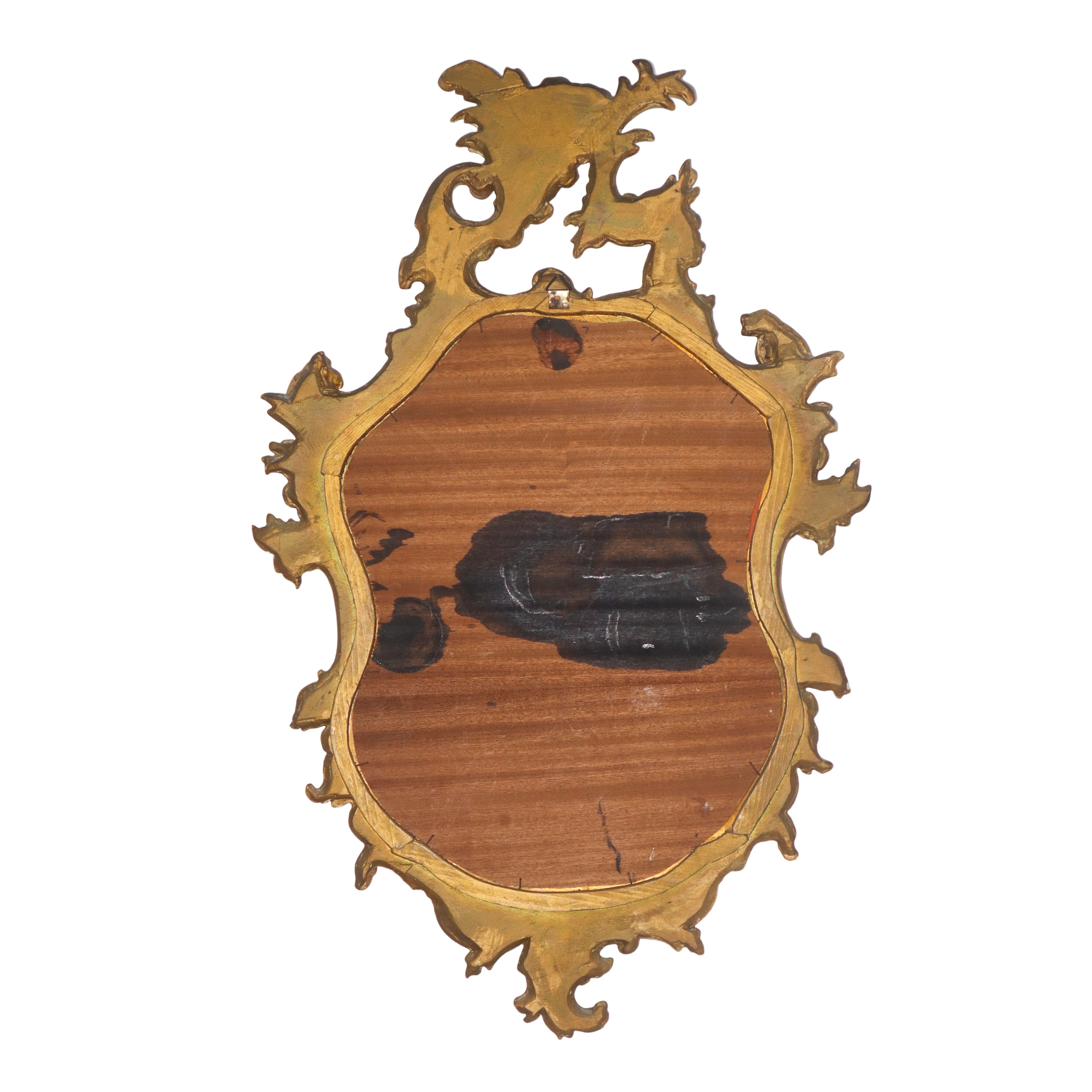 Specchiera sagomata, cornice dorata con decoro traforato alla sommità, XX secolo