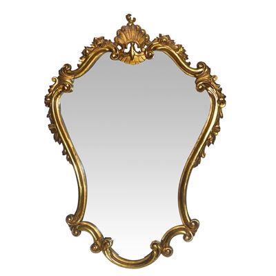 Specchiera sagomata in stile Rococò, cornice dorata con decori e motivo a conchiglia