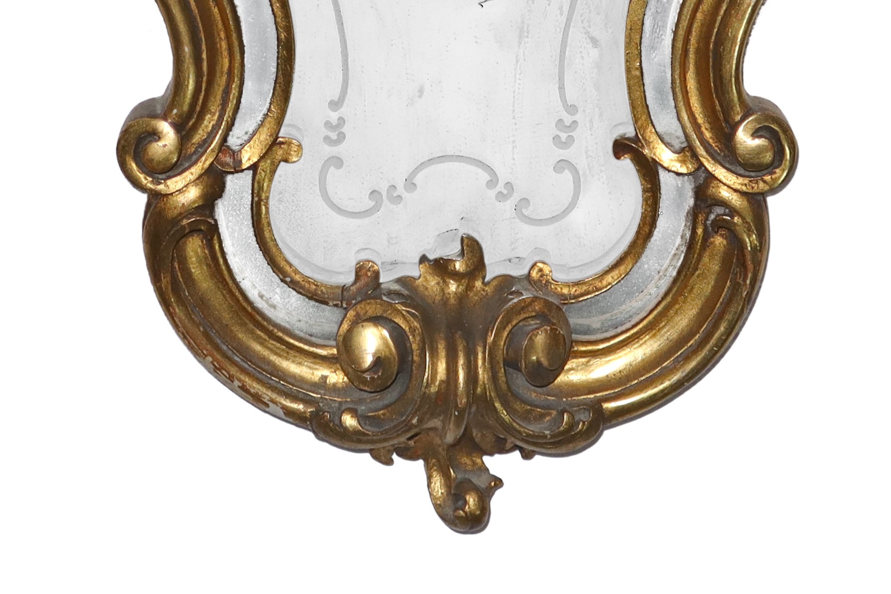 Specchiera decorativa in stile Rococò con figuretta femminile entro cornice dorata riccamente dec...