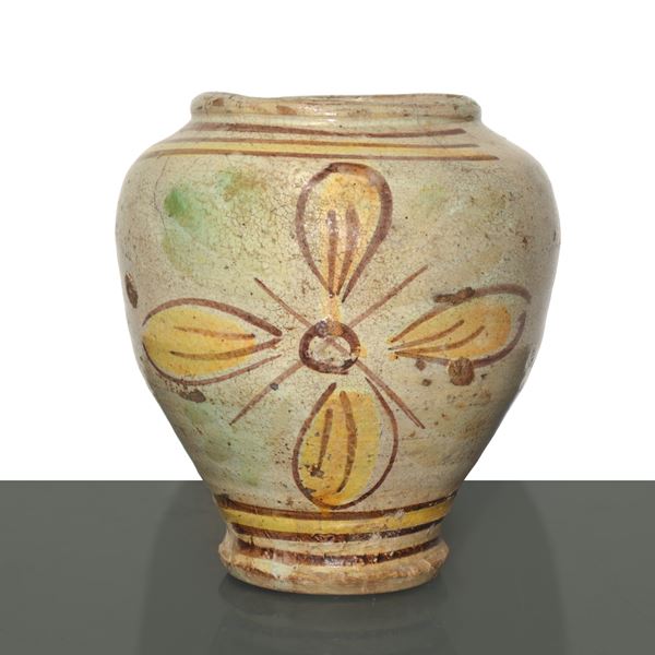 Caltagirone majolica vase with a flower in the center