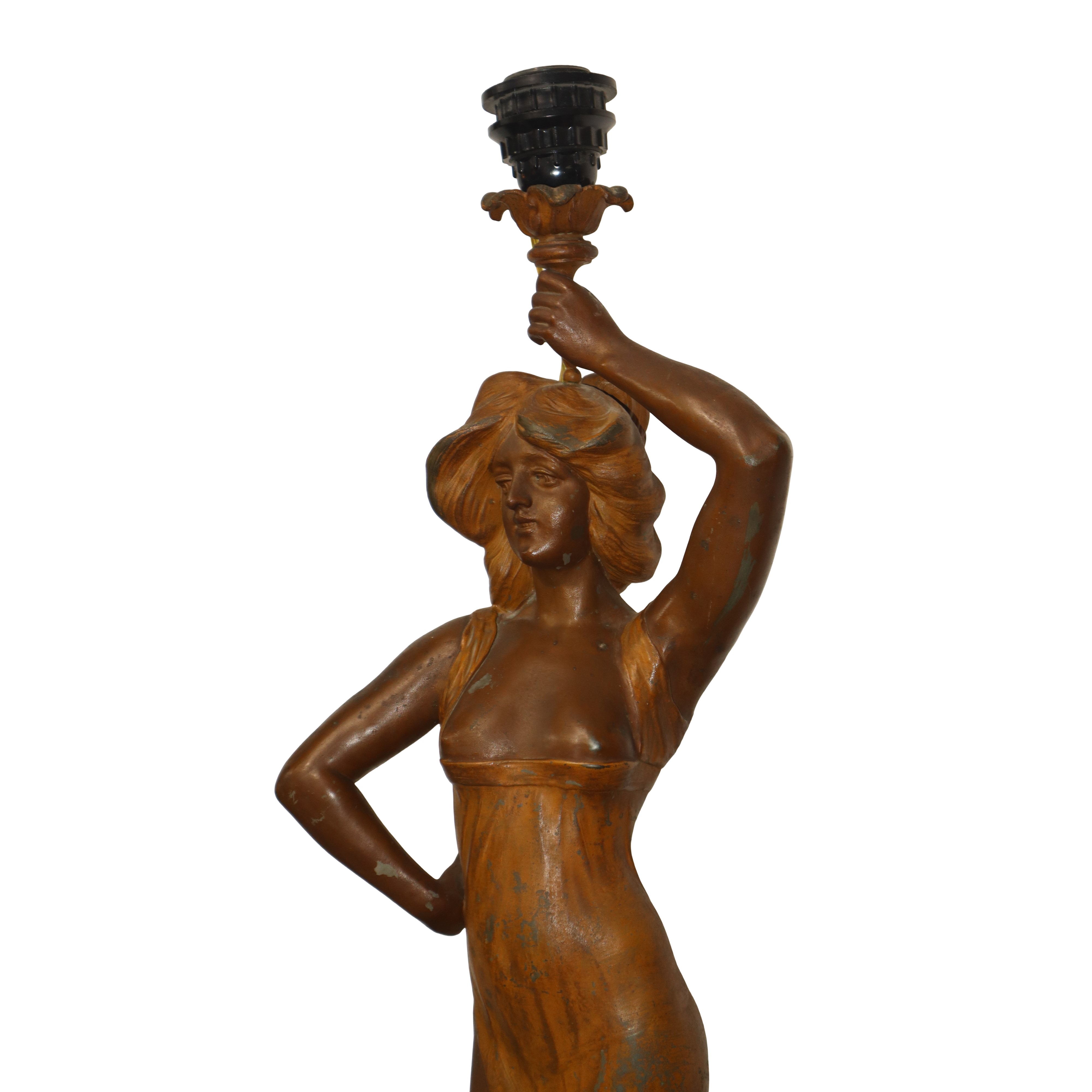 Lampada scultura liberty con base in marmo, altezza totale 112 cm