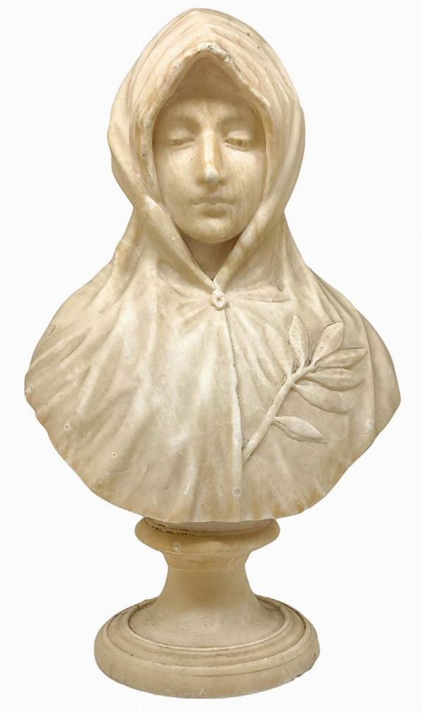 Mezzobusto in marmo bianco raffigurante donna con ramo di ulivo sul manto, XIX secolo. Con base circolare. H cm 32, base circolare diametro 11