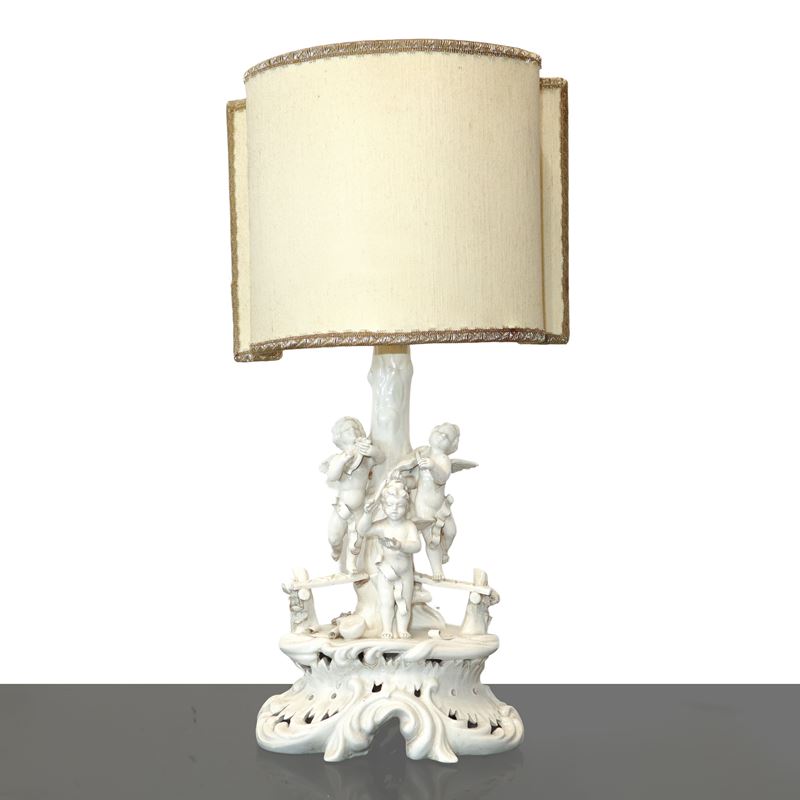 Lampada da tavolo in maiolica con amorini