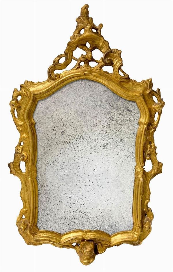 Piccola specchiera in legno dorato a mecca, Luigi XV, 1750. Specchio al mercurio. Cm 69x42