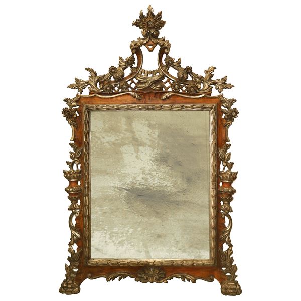 Specchiera laccata e dorata con cimasa 