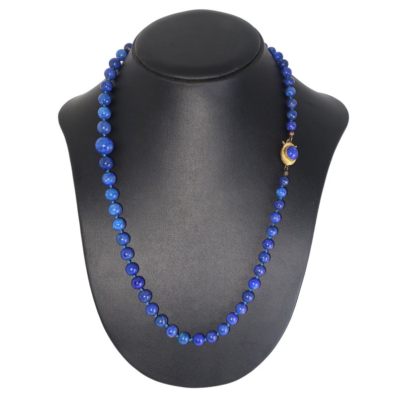 Collana in lapislazzulo con susta in oro giallo 750 e lapislazzulo centrale