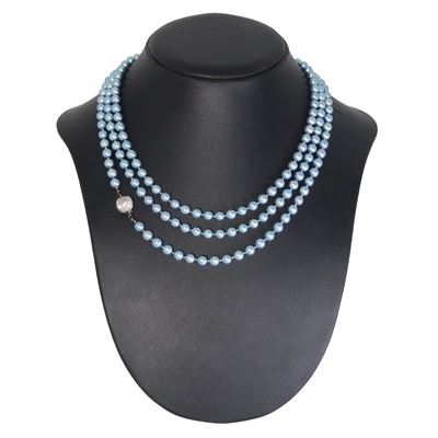 Collana di perle con susta in oro bianco 585 (14 kt), lunghezza cm 77, peso gr. 61,5