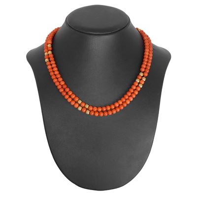 Collana con grani in corallo rosso e grani dorati scanalati, lunghezza 52 cm