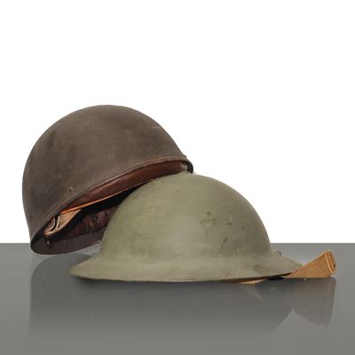 Coppia di elmetti della Seconda Guerra Mondiale, militaria storica