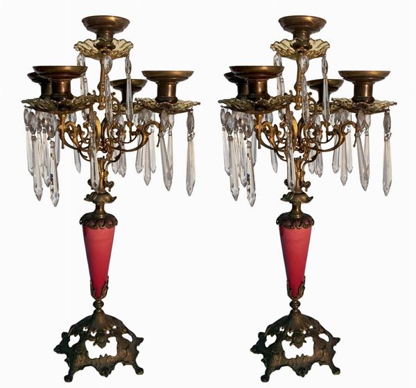 Pair of candlesticks to 5 lights with bronze brindoli teardrop hand ground, late eighteenth century. H cm 48. Missing a glass saucer.
