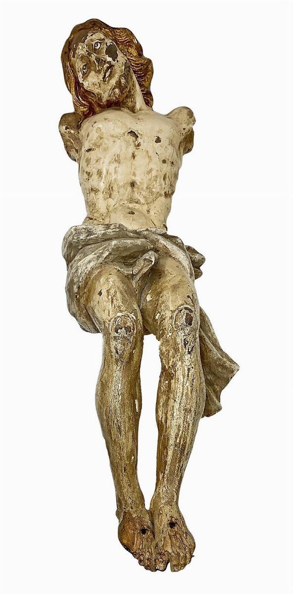 Scultura lignea policroma e dorata raffigurante cristo, occhi di vetro, XVIII secolo. H cm 51. Mancante di braccia.
