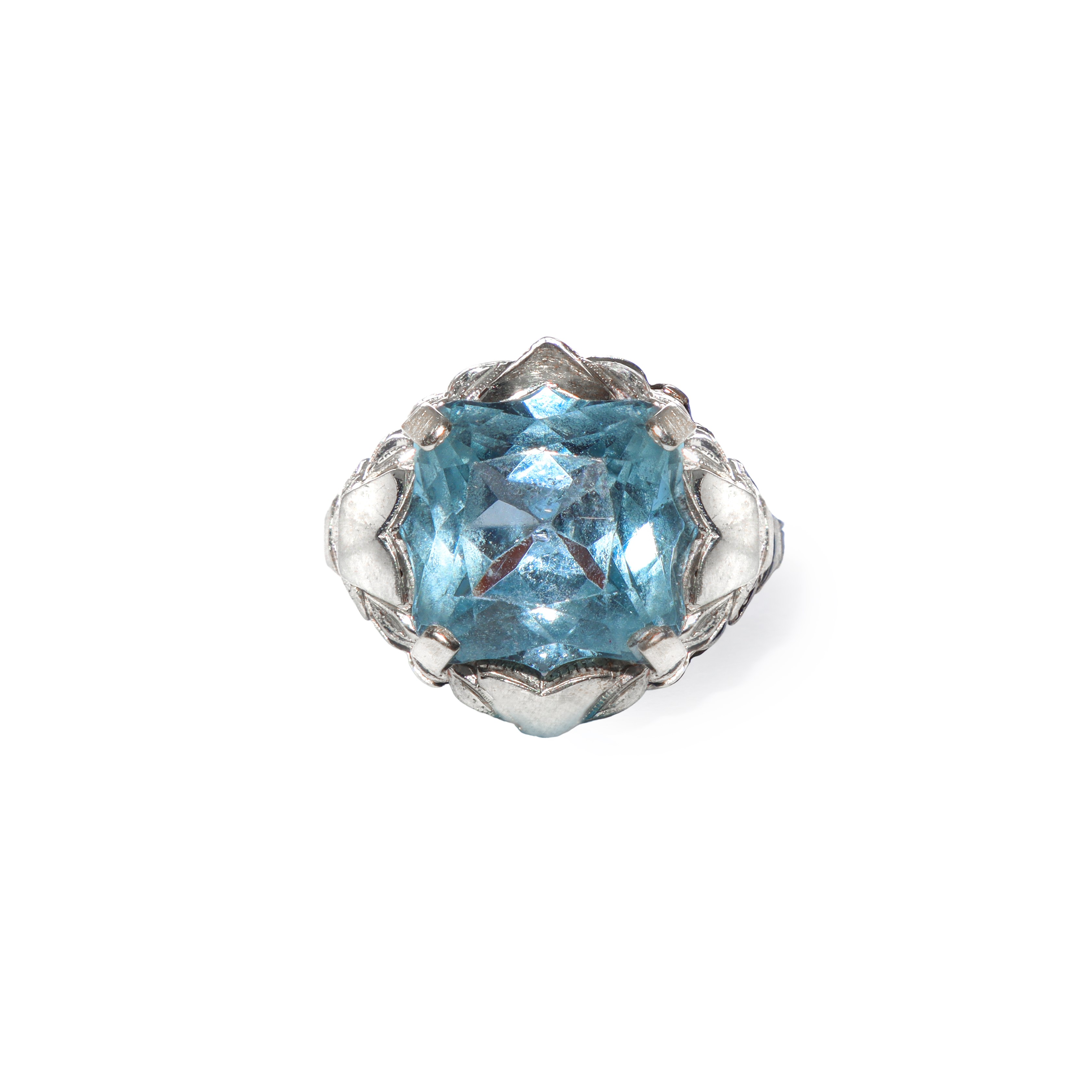 Anello in oro bianco con pietra