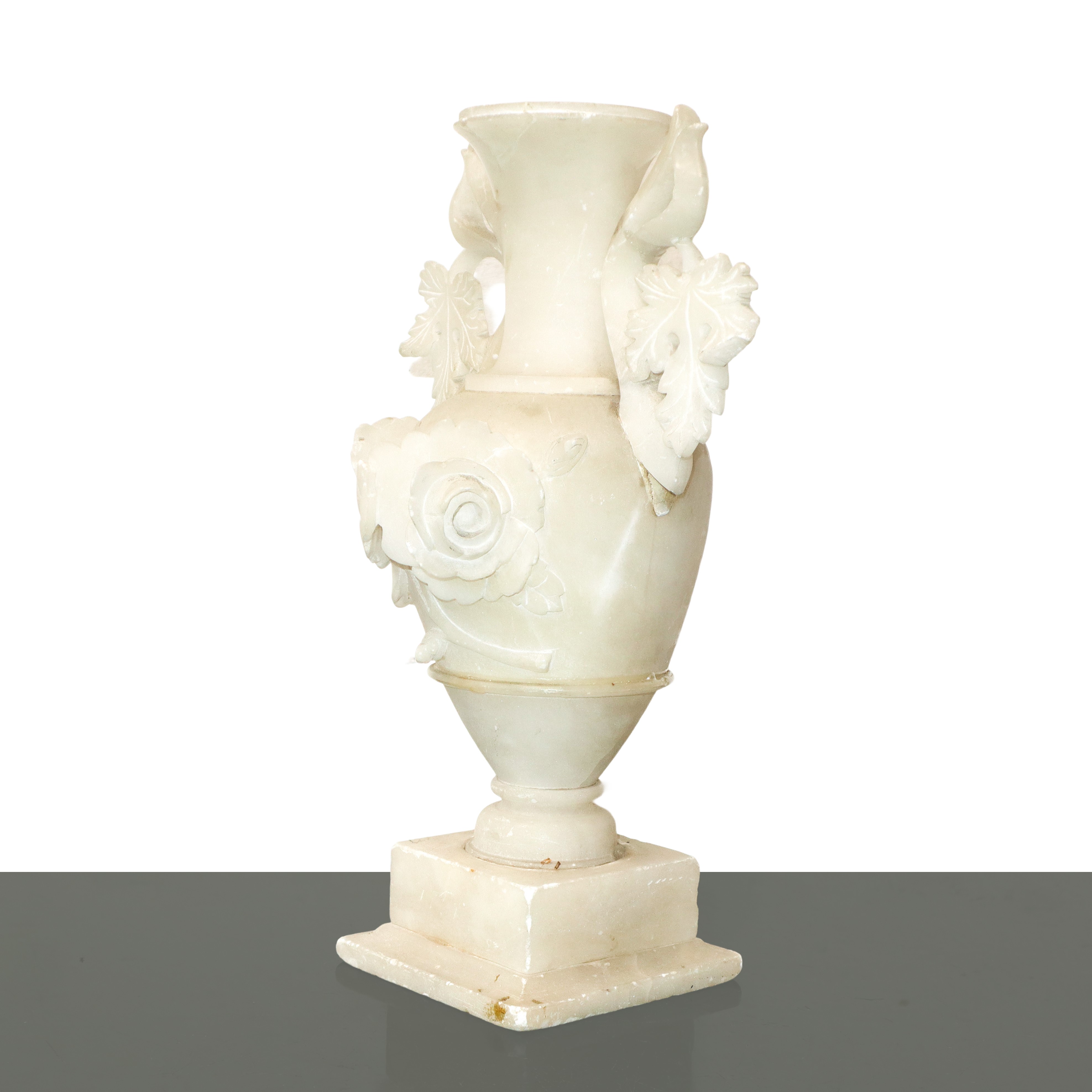 Vaso in Alabastro con Decori Floreali