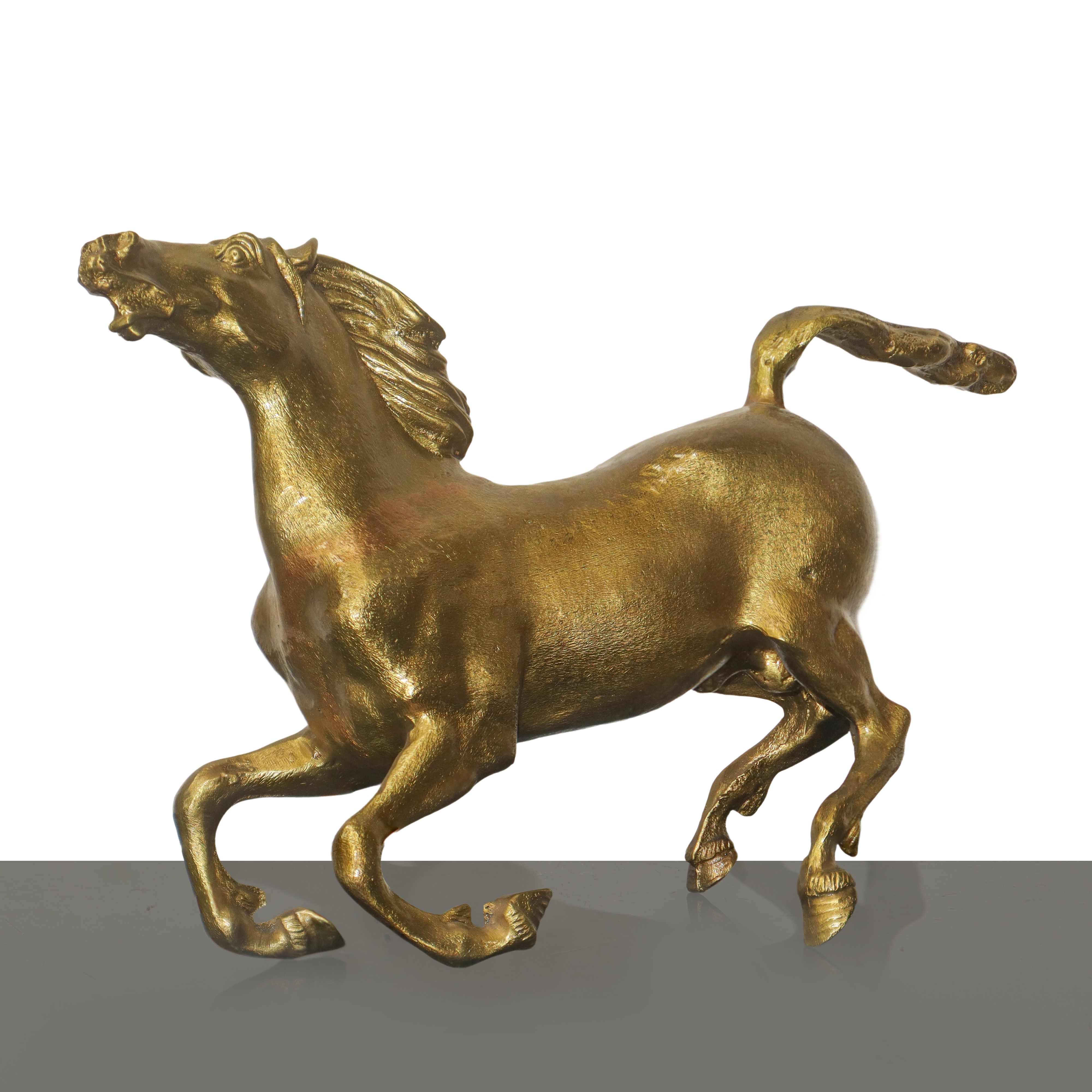 Cavallo in bronzo patinato oro, scultura