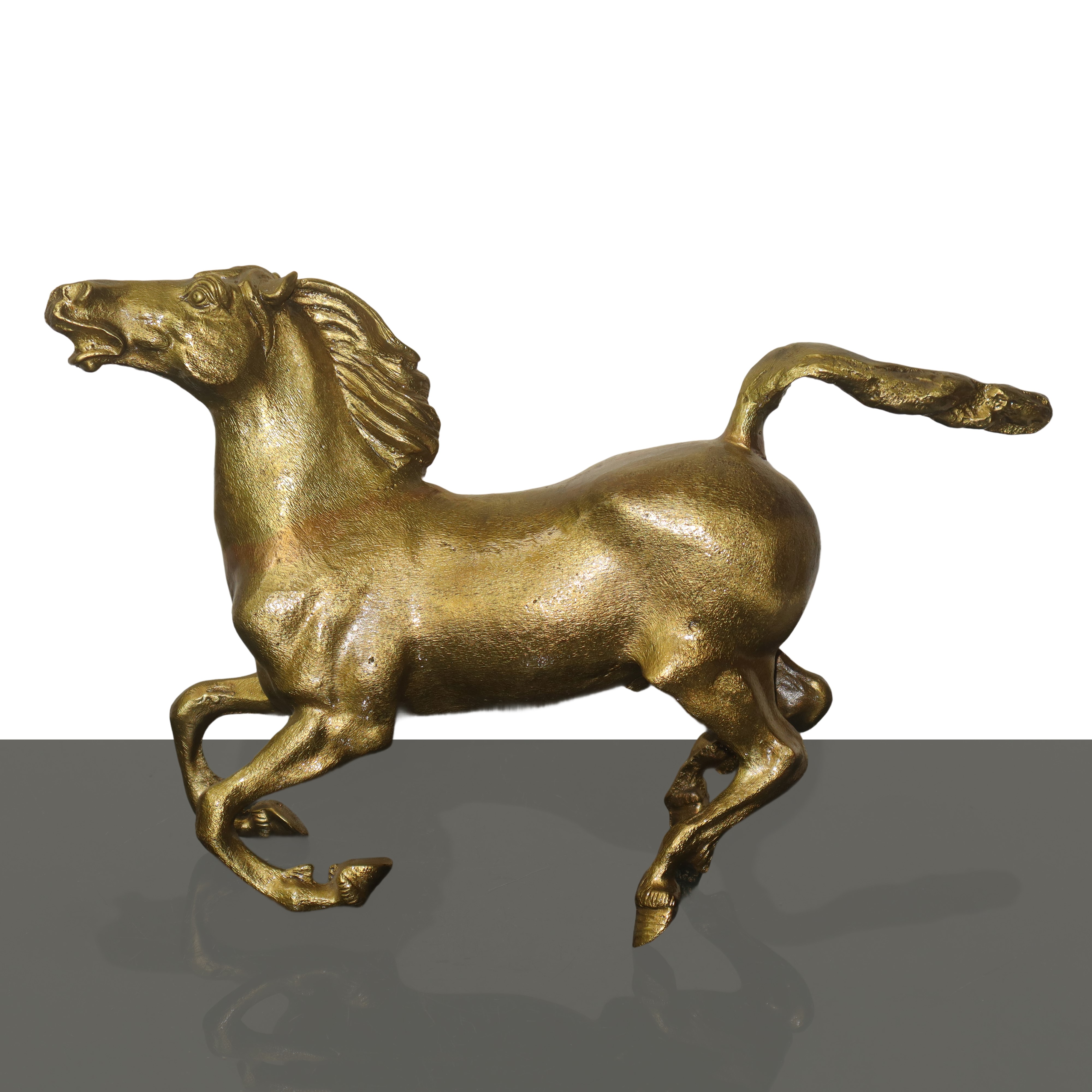 Cavallo in bronzo patinato oro, scultura