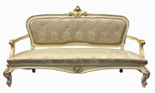 Sofa lacquered in the beije tones and gold leaf, Louis Philippe, nineteenth century, coming from noble family Siciliana 115x 190x60 cm H