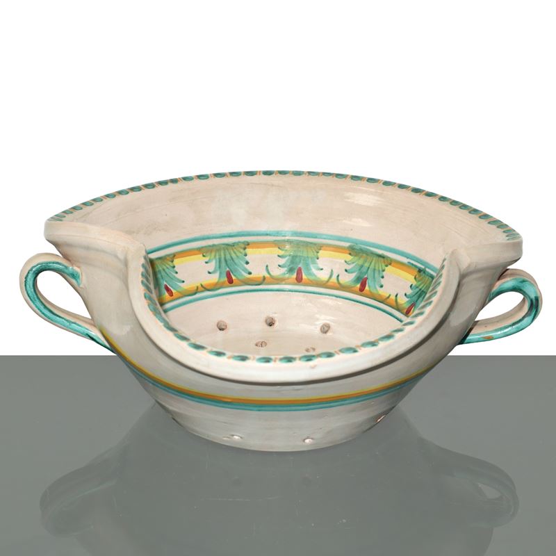 Scolapasta in maiolica di Caltagirone