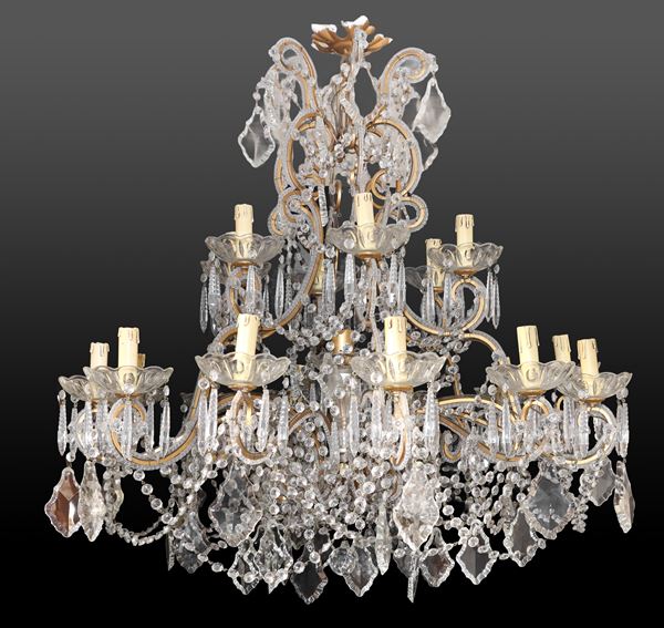Lampadario in metallo e brindoli a 18 luci