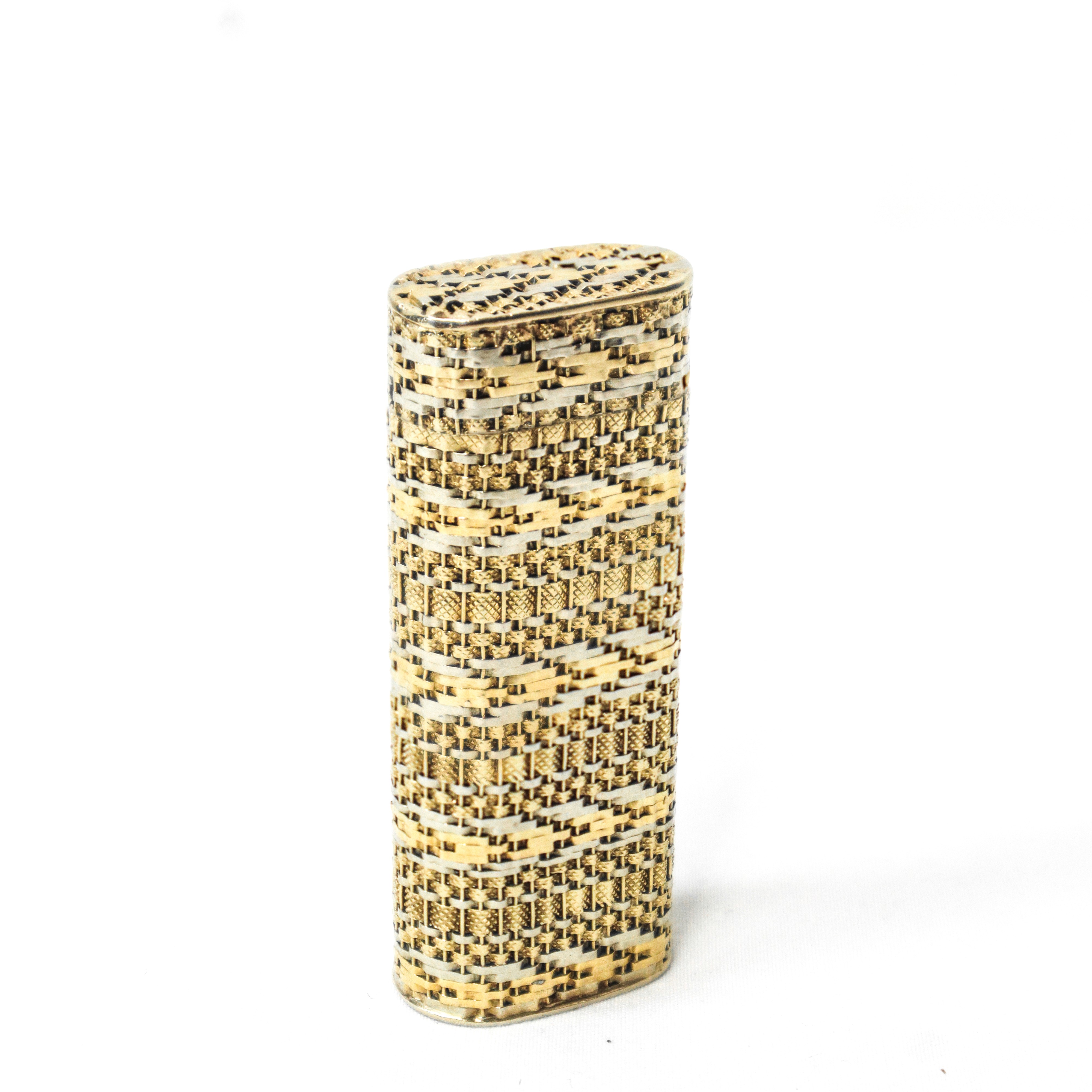 Accendino placcato in oro giallo e oro bianco a maglia tessita