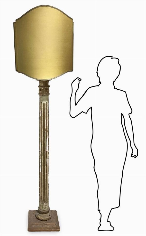 Fluted column torch in lacquer and gold, Empire
