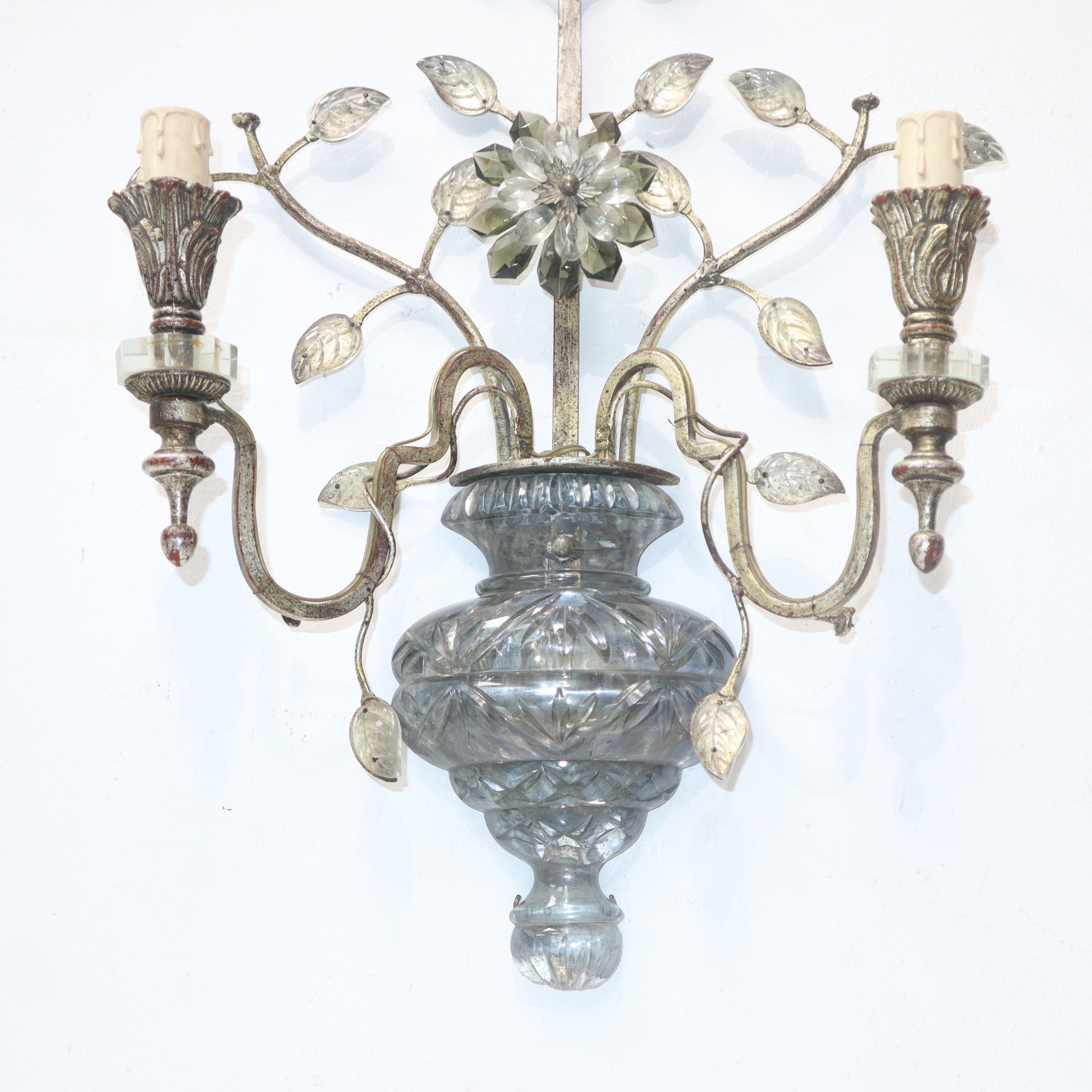 Applique due luci con decori floreali in vetro e metallo
