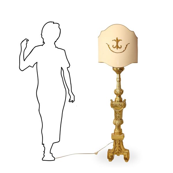 Grande Candeliere in legno dorato