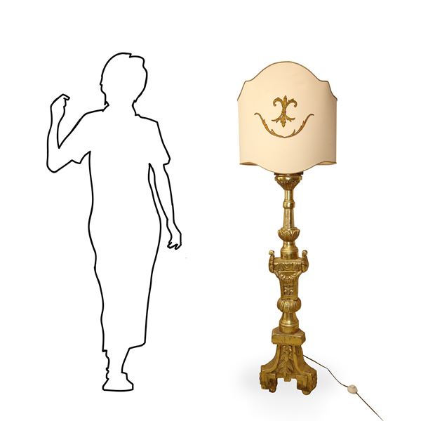 Grande Candeliere in legno dorato