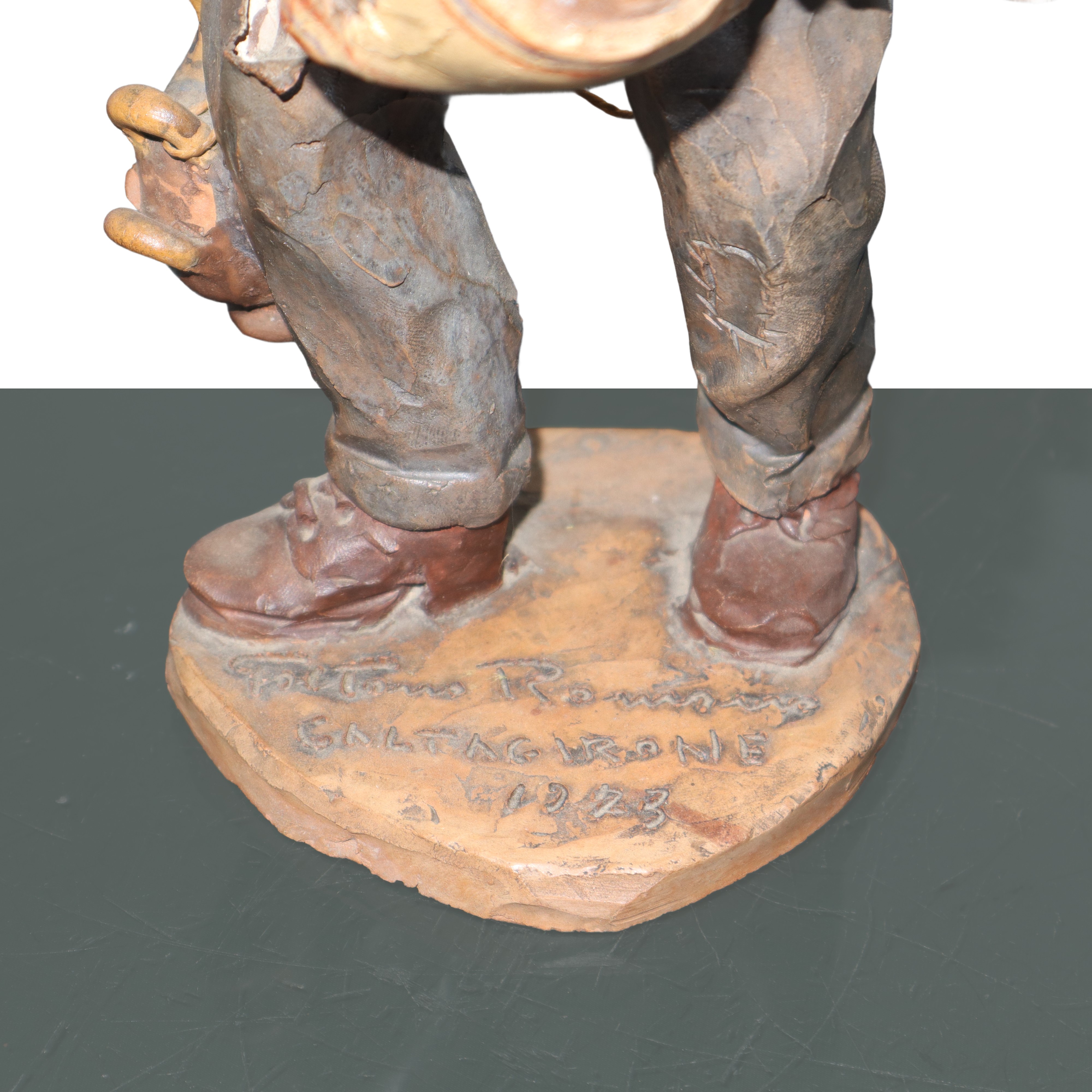 Gaetano Romano - Personaggio Popolare con Bummulo e Galline, Figurina in Maiolica di Caltagirone