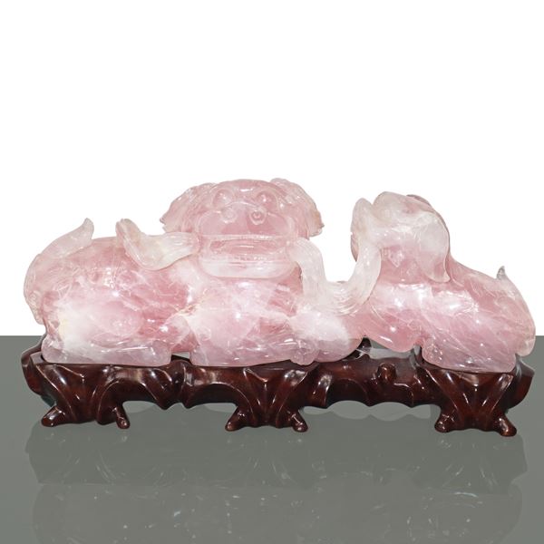 Pink jade sculpture depicting a pair of Pho dogs, mother and child