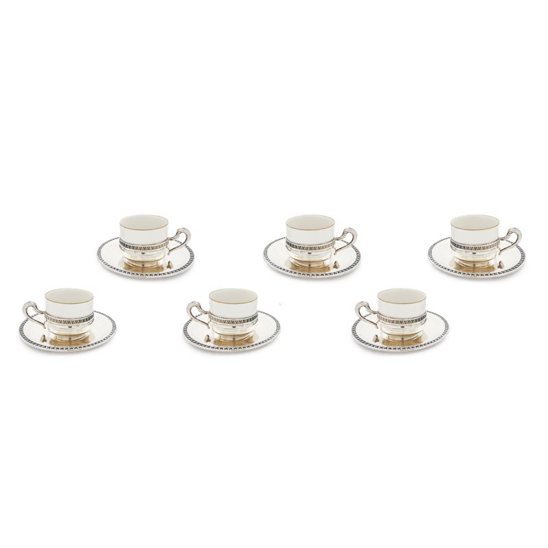 Servizio da caffè in argento 800 composto da 6 tazzine e piattini con interno in porcellana