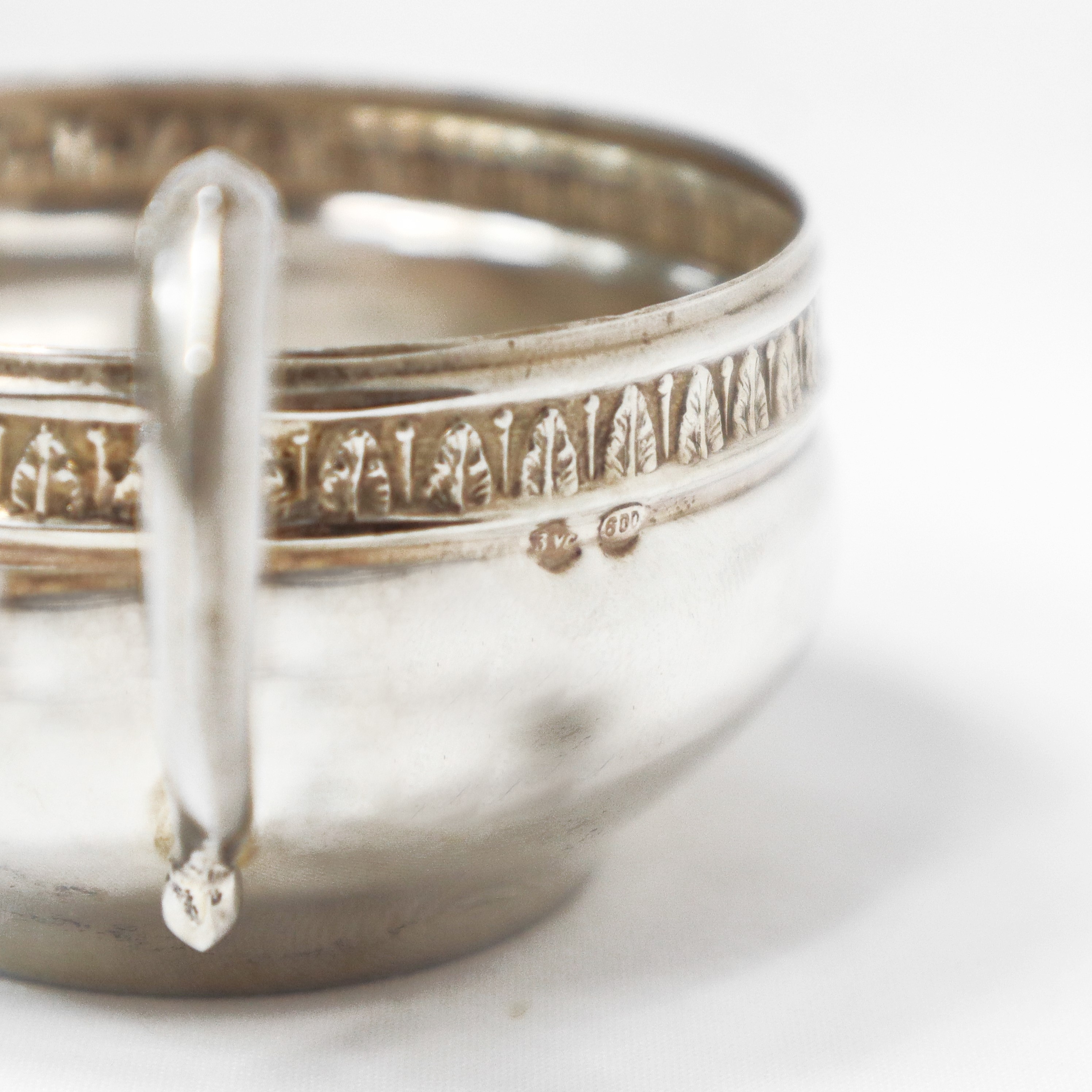 Servizio da caffè in argento 800 composto da 6 tazzine e piattini con interno in porcellana