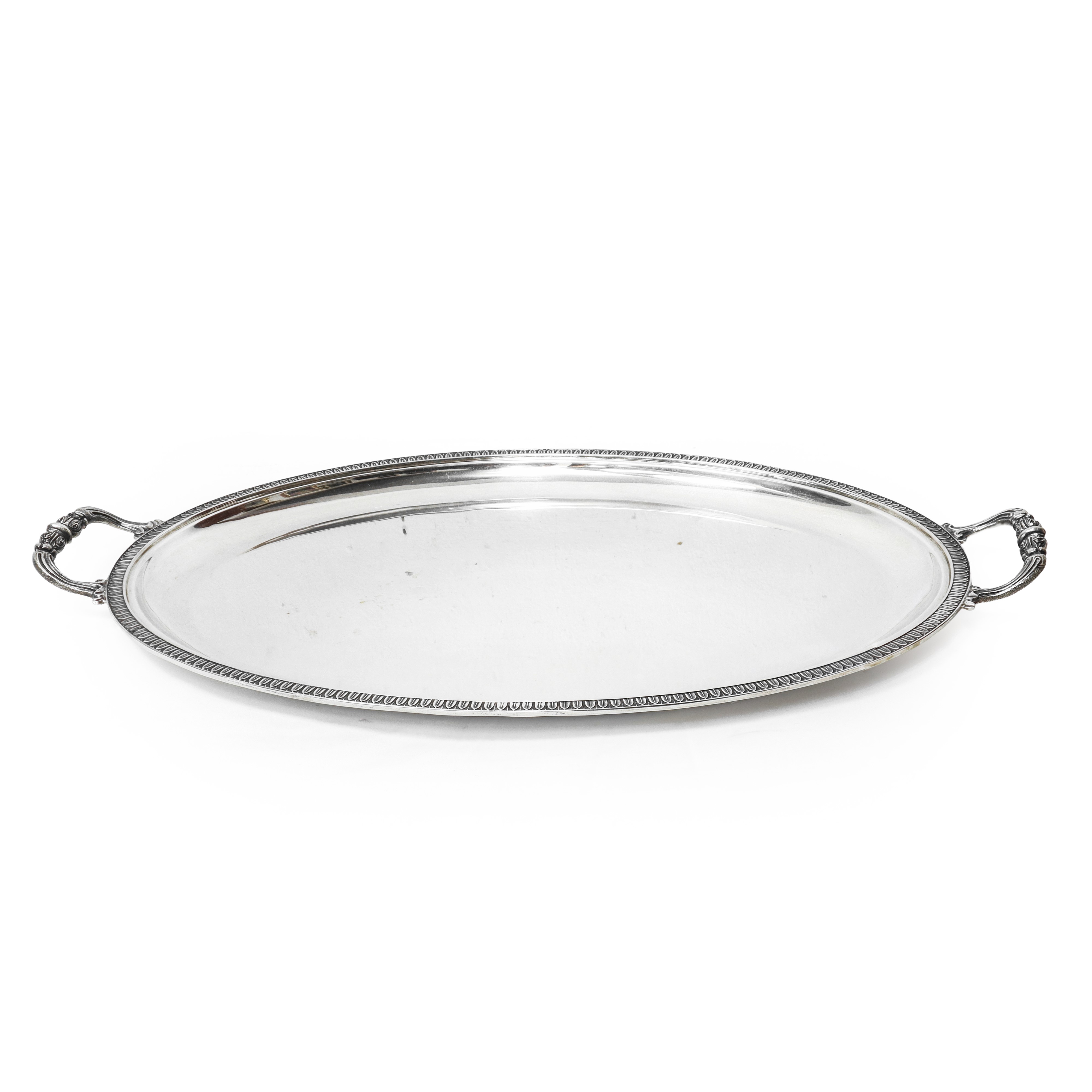 Vassoio in argento 800 con foglie lanceolate sul bordo